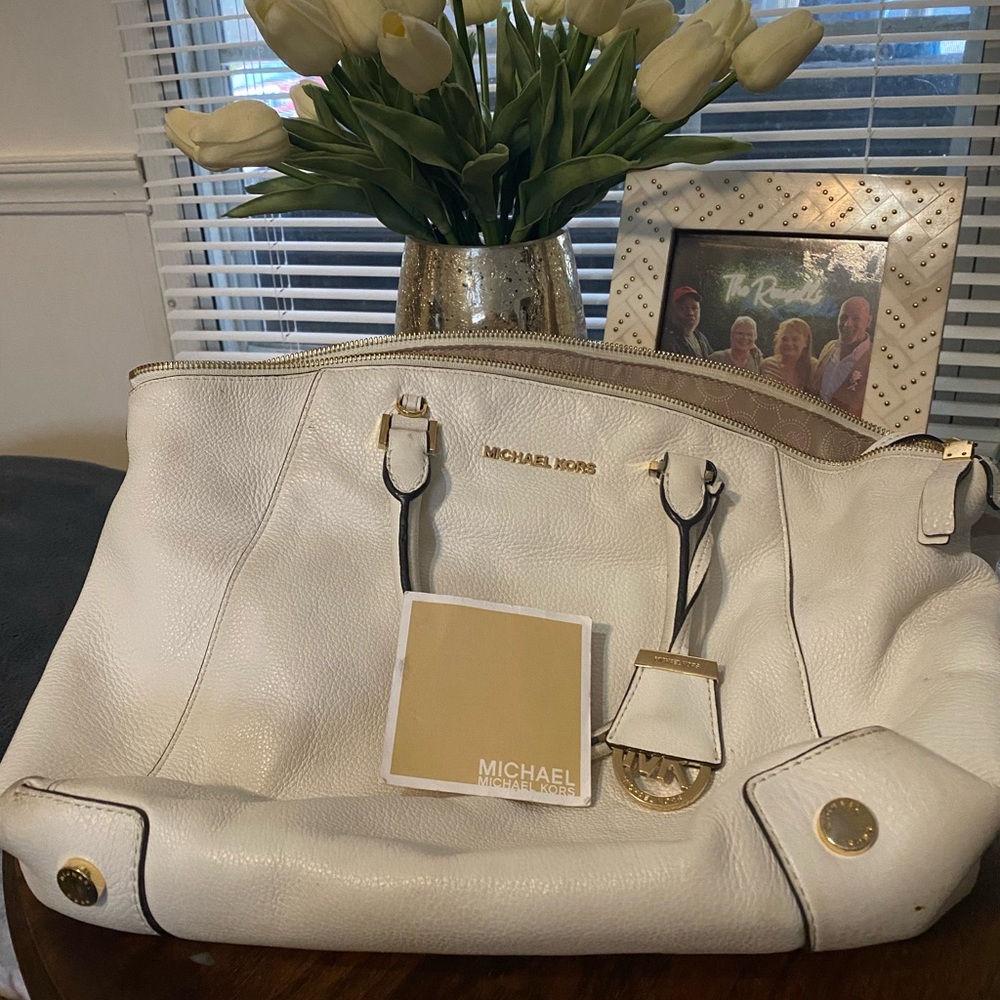 Gently used Micheal Kors purse.